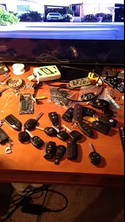 Multi brand radio code grabber device