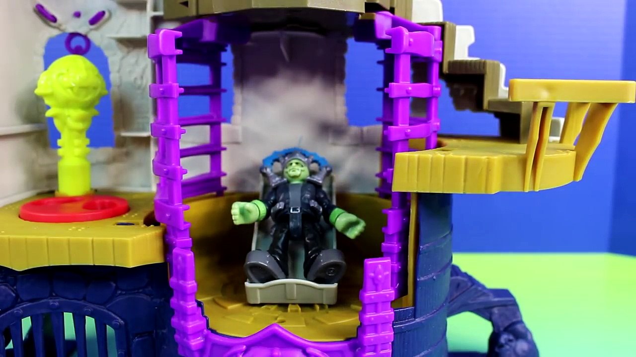 Imaginext Mad Scientist Lab Creates Replica Supervillains To Capture Green Lantern And Cyborg
