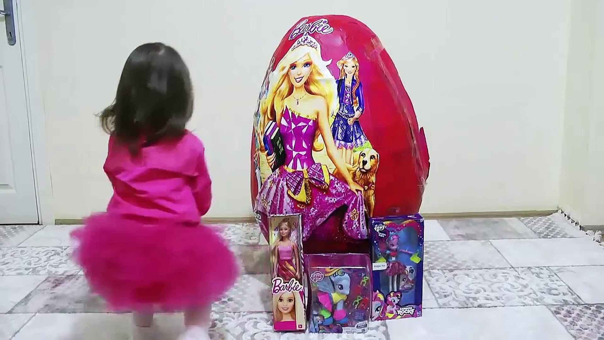 Süper Dev Barbie Sürpriz Yumurta - Barbie Giant Egg Surprise - Ken Zoomer  My Little Pony - Dailymotion Video