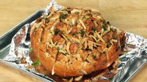 You'll Fall Apart Over This Bloomin' Onion Pull-Apart Bread