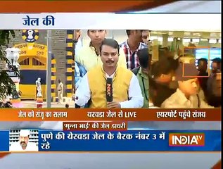 Sanjay Dutt Arrives at Airport with Wife Maanayata after Released from Jail