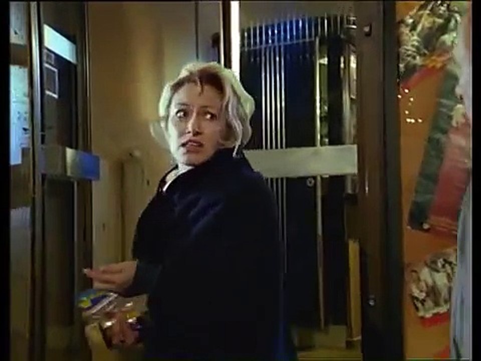 matula - mann hinter vorhang