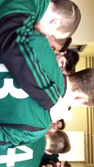 Célébration de la victoire des joueurs. Bravos les gars ;-)   . Giovanni