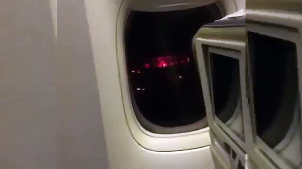 Пожар в двигателе Боинг Доминикана 11.02.2016, эвакуация/fire in the aircraft engine Boein