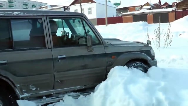 Hyundai Galloper vs Subaru Outback 4x4 Off road Deep Snow
