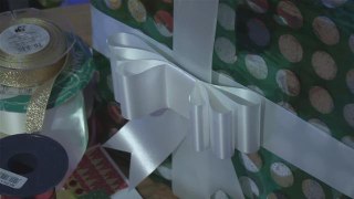 How To Tie A Christmas Bow