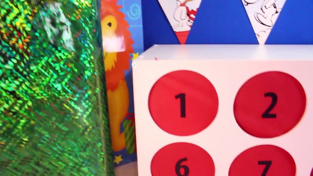 The PEANUTS Movie Toys PUNCHBOX SURPRISE CHALLENGE Charlie Brown Snoopy Dog House Toypals.tv