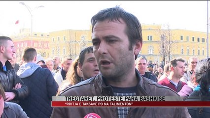 Tregtarët, protestë para bashkisë  - News, Lajme - Vizion Plus