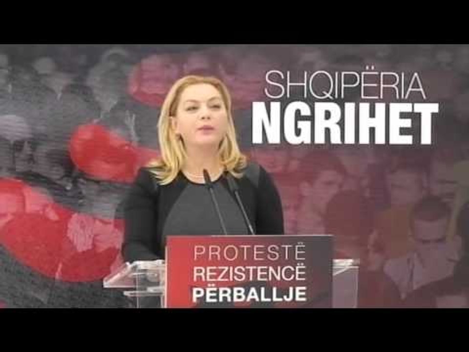 Report TV - Vokshi: Gratë të martën protestë  te Kryeministria kundër gjuhës fyese