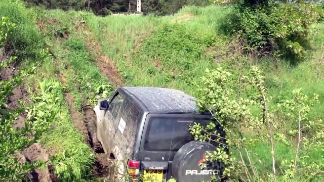 Nissan Patrol vs Mitsubishi Pajero 4x4 Off road Extreme Hill Climb