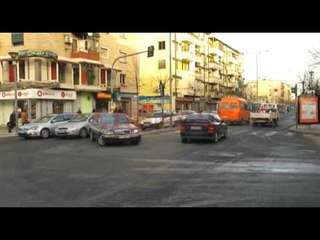 Furgonat që tranportojnë fëmijët në shkolla me ngjyrë portokalli- Ora News- Lajmi i fundit-
