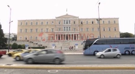 Remitancat, Dërgesat e emigrantëve tkurren me 18% si pasojë e krizës në Greqi- Ora News