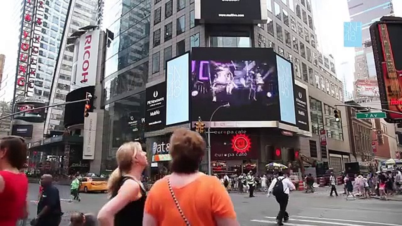 SNH48登陆纽约时代广场 | SNH48 on NY Time Square! (News World)