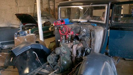 DEMARRAGE DE LA RENAULT PRIMAQUATRE 1933 . (18 Juin 2015)