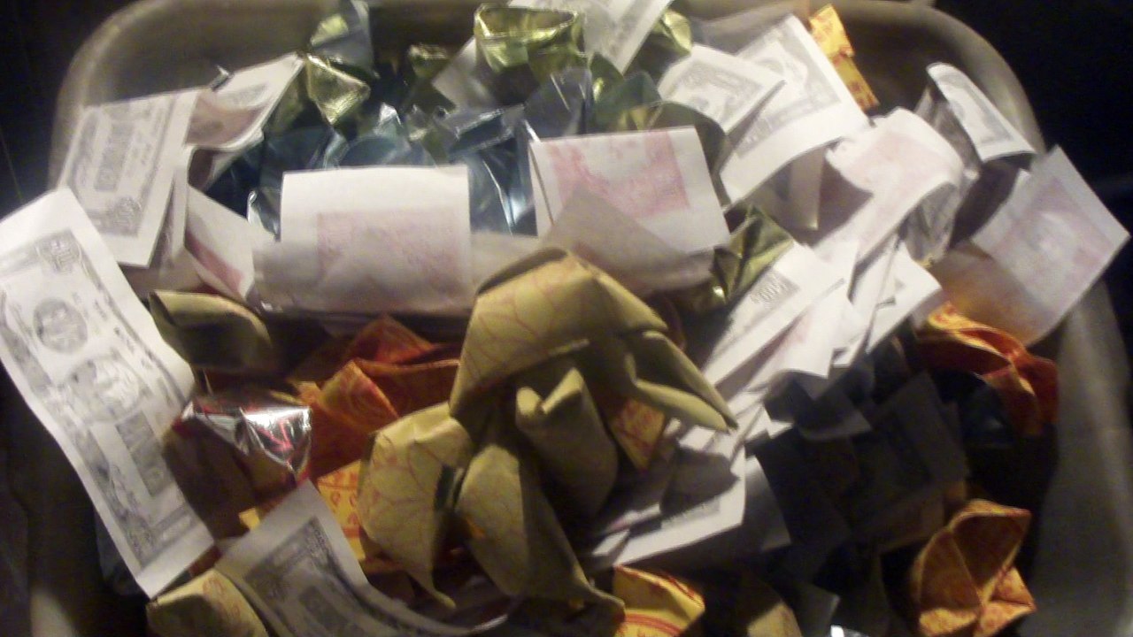 360 Sent money clother for my Luo soul family 寄錢衣物給羅家亡靈