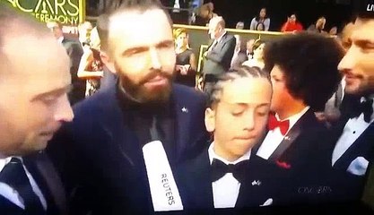 Yjet_e_“Shok”_flasin_shqip_në_tepihun_e_kuq_të_Oscars