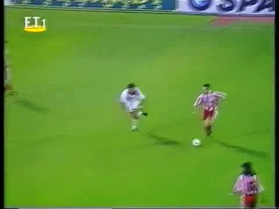 Ο Μανώλης Μαυρομάτης ζωγραφίζει στο οσφπ-Sevilla 2-1 (κύπελλο ουέφα 1995-96)