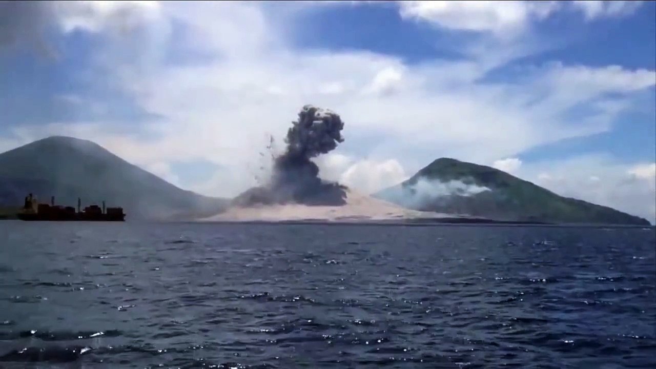 Real UFO Attack Caught on Camera Over New Guinea  UFO Sightings 2015  Real UFO Footage (HD)