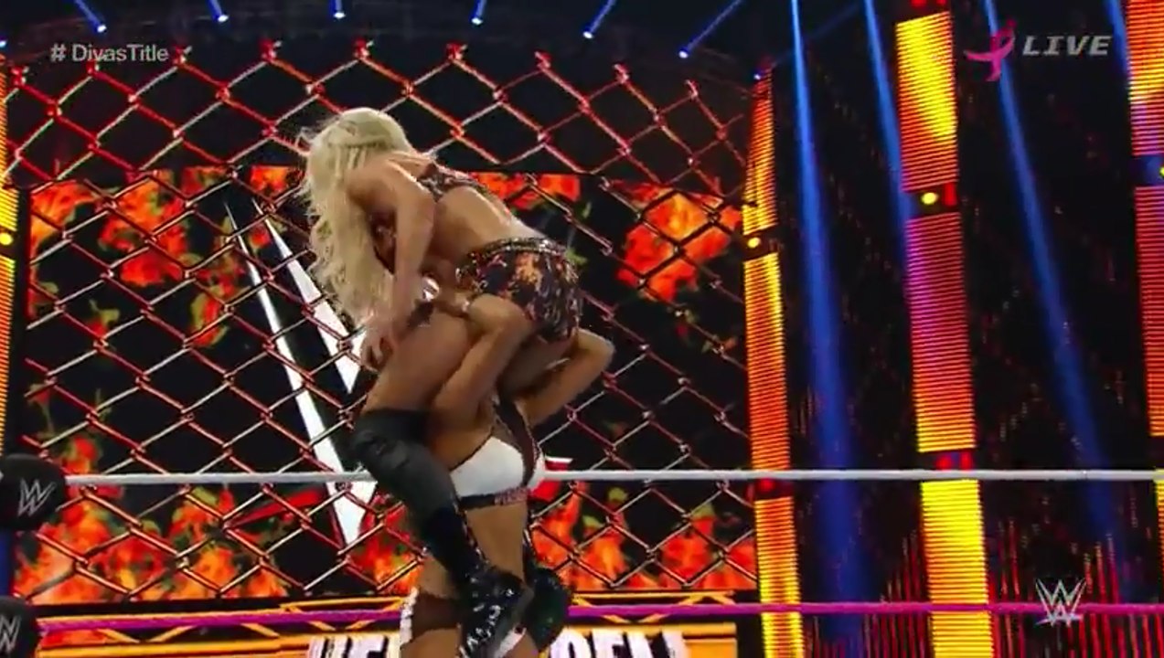 Womens Wrestling Weekly #31 WWE Hell in a Cell 2015 Nikki Bella vs Charlotte