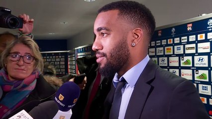 28e j. - Lacazette : "On garde les pieds sur terre"