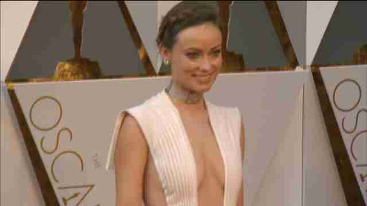 Olivia Wilde, el primer gran escote de la noche