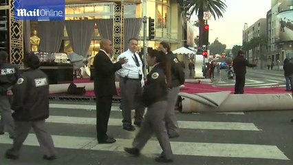 Workers set the stage for 2016 Oscars ceremony in Hollywood