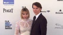 Zoe Kazan and Paul Dano cuddle up on Spirit Awards red carpet