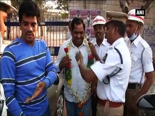 Police ‘garland’ men to stop public urination in Telangana