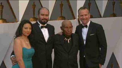 Iñárritu y el reparto de El Abrazo de la Serpiente, en la alfombra roja de los Óscar