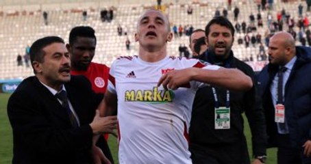 Aatıf Chahechouhe, Maç Sonu Taraftarla Kapıştı