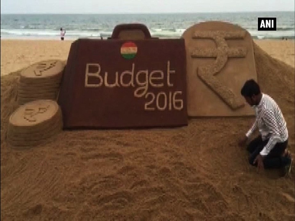Sudarsan Pattnaik draws sand sculpture to welcome General Budget