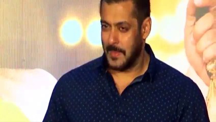 Finally Salman Khan Caught Kissing Girlfriend - Salman Khan Scandal