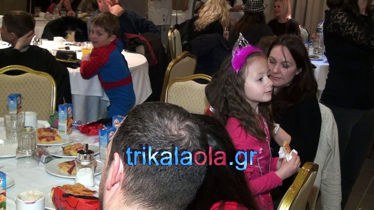 Τρίκαλα 6ο δημοτικό σχολείο αποκριάτικο πάρτι μασκέ χορός σκετς παιχνίδια γλέντι Κυριακή 28-2-2016