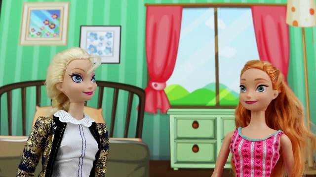 Frozen Anna and Kristoff Kiss and Make Up. With Elsa and Evil Cousin Asle and Barbie. DisneyToysFan.