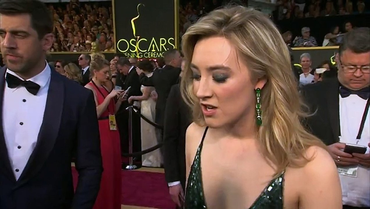 OSCARS 2016 Saoirse Ronan's broken finger causing her pain