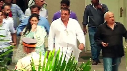 Salman Khan Private Party For Sanjay Dutt and Family