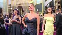 Estrellas pasean su glamour en la alfombra roja de los Óscar