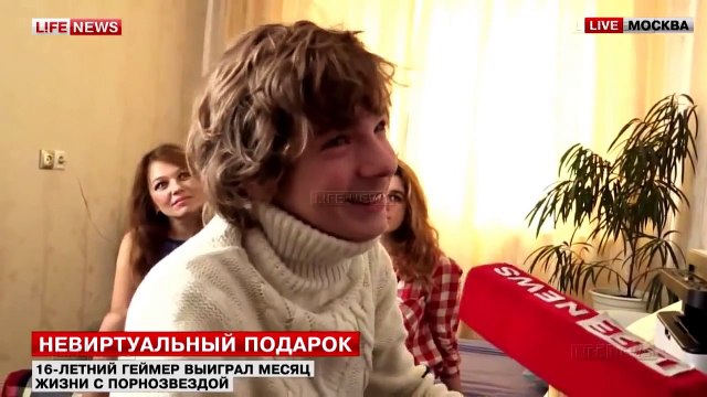 Un ado gagne le droit de passer un mois avec une star du porno