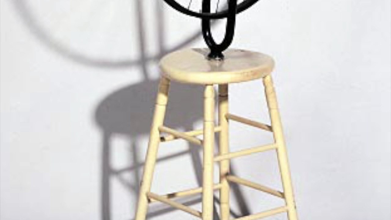 objets surrealistes (DC900B2C-7328-43E8-9495-D0...