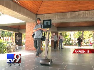 Robot shows Gandhi Ashram to old couple, Ahmedabad - Tv9 Gujarati