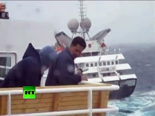 Cruzeiro a Enfrentar Ondas Enormes