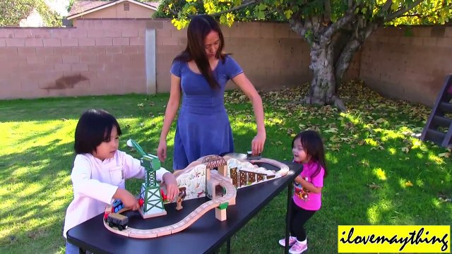 Thomas Wooden Railway Goldmine Mountain Set Playtime - Thomas and Friends