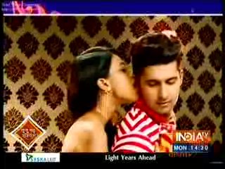 Jamai Raja 29th February 2016 Roshani aur Sid doobe LipLock Romance ke Nashe Mein