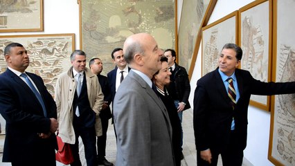Alain Juppé visite le musée du Bardo à Tunis