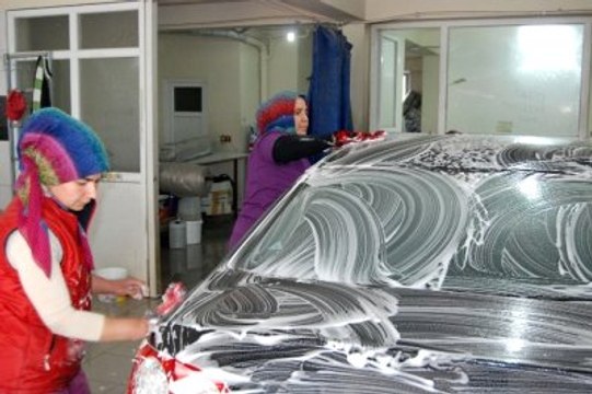 Kocasına İnat Oto Yıkamacı Oldu