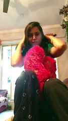 ARSHI KHAN Showing Her Love For Shahid Afridi Before The Match