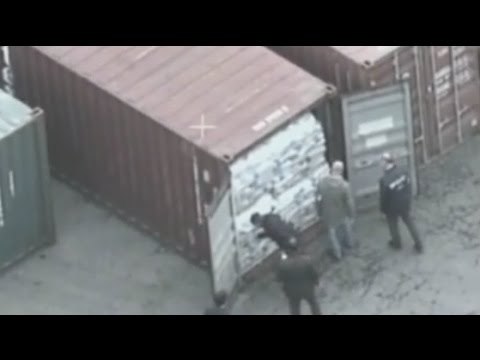 Bari - Sequestrate 504 tonnellate fertilizzanti nel porto (24.02.16)