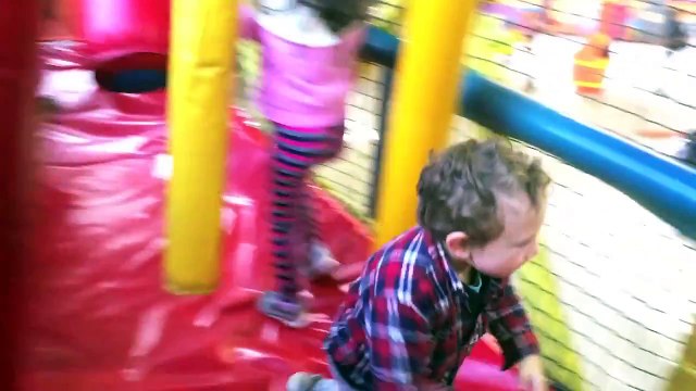 Fun at Six Flags: Bugs Bunny World Ball Pit w Looney Tunes, Daffy Duck, Bugs Bunny, Superman, Batman