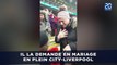 Il la demande en mariage en plein City-Liverpool