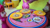 Свинка Пеппа, Маша и Медведь едят кашу и конфеты (новинка 2016)